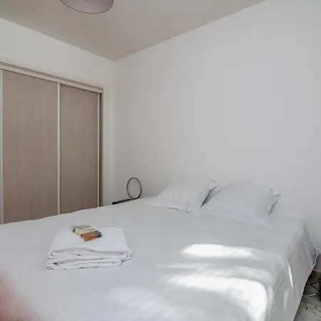Quiet And Cosy In By Guestready Appartement